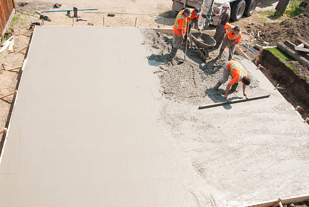 Best Concrete Driveway Installation in Taylorvle, IL